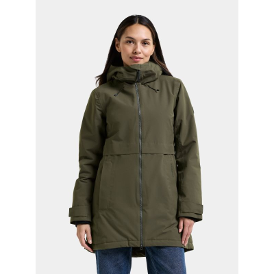 Model iført Didriksons Tiril dameparka i farven deep green