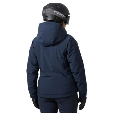 Kvindelig model set bagfra i navyblå Helly Hansen Crewser Insulated skijakke