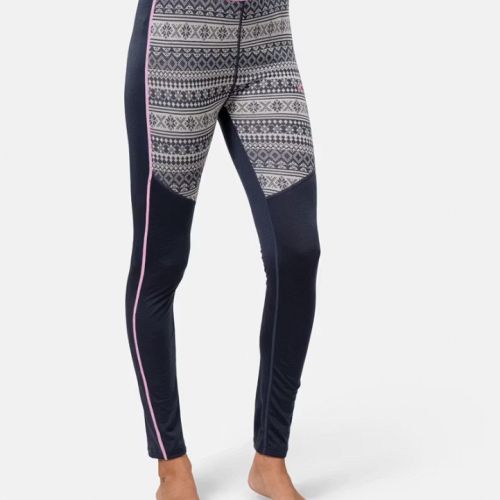Blå Kari Traa Mina midlayerpants med lyst mønster, strikket i 100% merinould og vist på model