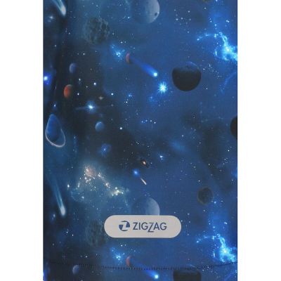 Detaljebillede af det smarte grafiske print på en blå ZigZag Funzone børnejakke